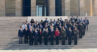 KKTC Büyükelçiliği, Barış ve Özgürlük Bayramı'nın 49'uncu yılında Anıtkabir'de