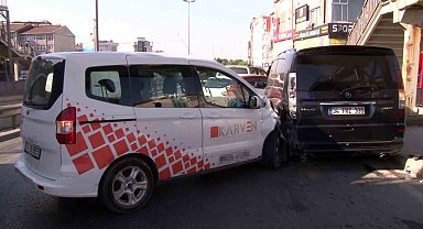 Küçükçekmece E-5'te makas attığı iddia edilen sürücü zincirleme kazaya neden oldu