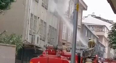Küçükçekmece'de korkutan yangın: 2 yaralı