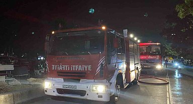 Maltepe'de tekne alev alev yandı