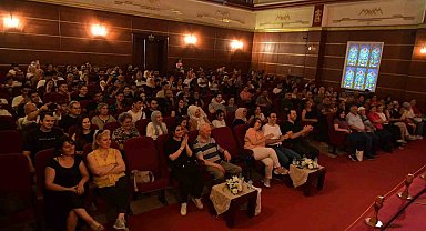 Mamak'ta "Geçmiş Zaman Olur Ki" tiyatro oyunu sahnelendi