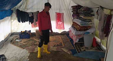 Mevsimlik işçilerin çadırlarını su bastı