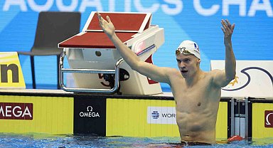 Michael Phelps'in 15 yıllık dünya rekorunu Leon Marchand kırdı