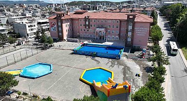 Okul bahçeleri havuzlarla şenlendi