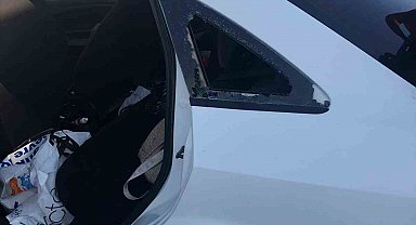 Otomobil içinde mahsur kalan çocuk itfaiye tarafından kurtarıldı