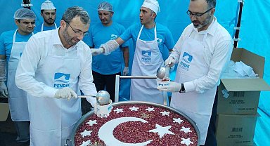 Pendik'te 10 bin kişiye aşure dağıtıldı