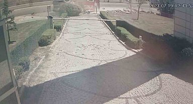 Pendik'te lastiği patlayan itfaiye aracı devrildi: 5 yaralı
