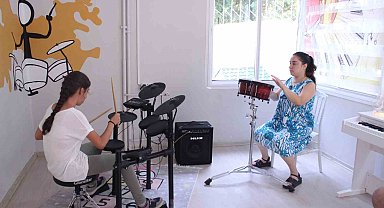 "Okuyamazsın" dediler, okuduğu okula öğretmen oldu