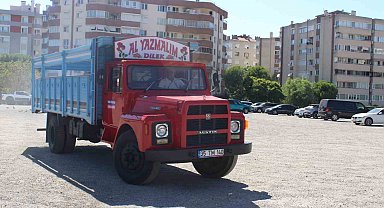 "Selvi Boylum Al Yazmalım" aracının ikizi İzmir'de