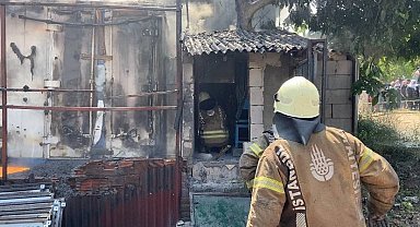 Sancaktepe'de işyeri yangını: Vatandaşlar kendi imkanıyla binayı boşalttı