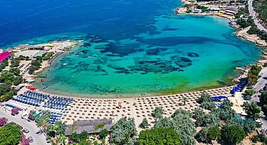 Seferihisar'da plajlara mavi bayraklar asıldı