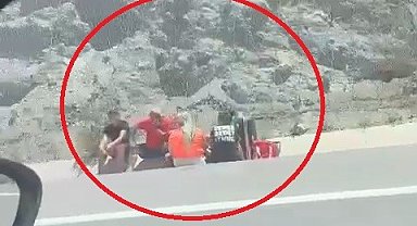 Seyir halindeki otomobil alev topuna döndü