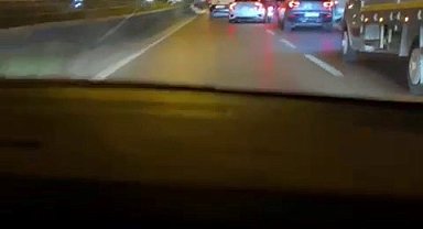 Şile otobanında makas atan sürücü motorcuyu sürükledi