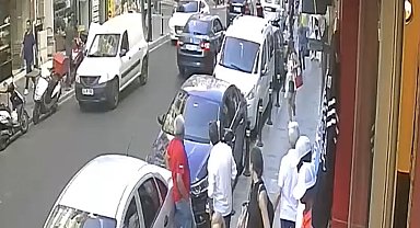 Şişli'de ölümden kıl payı kurtuluş kamerada: Şoke olan genç kız neye uğradığını şaşırdı