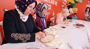 Sultangazi Gelenekten Geleceği Kadın Eli Festivali'nde kadınların el emekleri görücüye çıktı