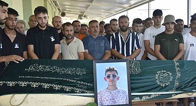 Tartıştığı kişiler tarafından kalbinden bıçaklanarak öldürülen genç toprağa verildi