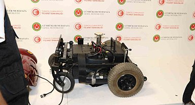 Tekerlekli sandalyenin aküsüne gizlenmiş 8 kilogram uyuşturucu yakalandı