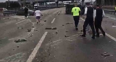 TEM Otoyolu'nda kazayı fotoğraflarken kargo aracının çarptığı adam öldü