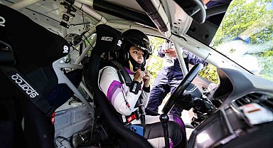 Türkiye'nin ilk engelli ralli pilotu pistlerde engel tanımıyor