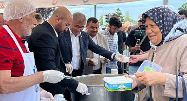 Üsküdar Belediyesi İstanbullularla aşure paylaştı