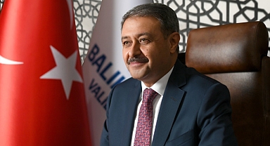 Vali Hasan Şıldak Vatandaşları Bayraklarıyla Meydanlara Çağırdı