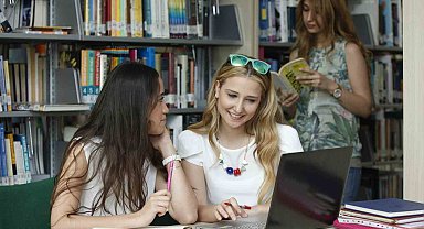 Yaşar Üniversitesi ilk 10'da