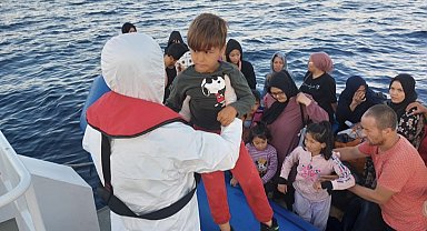 Yunan unsurlarınca ölüme terk edilen 41 kaçak göçmen kurtarıldı