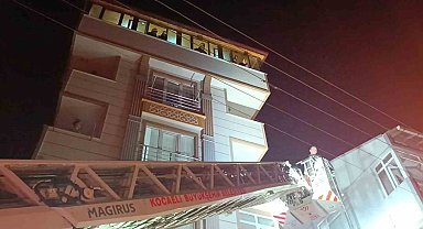 6 katlı binanın çatısında çıkan yangın söndürüldü