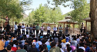 Akşehir'de çocuklar Yaz Kapanış Şenliğinde doyasıya eğlendi