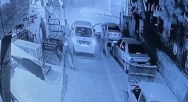 Alacak verecek kavgasında 1 kişinin vurulma anı kamerada