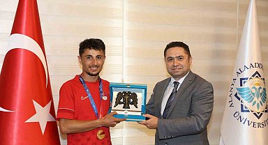 ALKÜ'lü şampiyon milli sporcu Korkmaz, Rektör Türkdoğan ile bir araya geldi