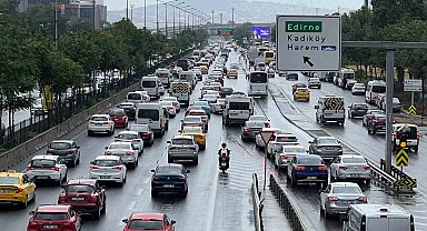 Anadolu Yakası'nda yağmur sonrası trafik yoğunluğu yaşandı