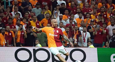 Angelino ilk golünü attı