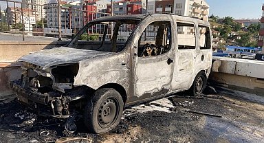 Ankara'da korkutan yangın: Otomobil alev topuna döndü