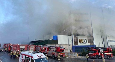 Arnavutköy Akpınar Sanayi Bölgesi'nde 4 katlı cam üretim fabrikasında yangın