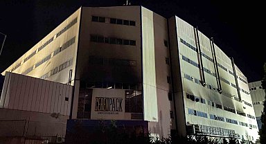 Arnavutköy'de cam üretim fabrikasındaki yangın yaklaşık 20 saat sonunda söndürüldü