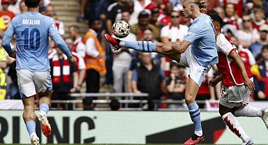 Arsenal, sezona kupayla başladı