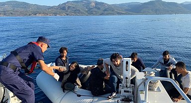 Ayvacık açıklarında Yunan unsurlarınca ölüme terk edilen 18 kaçak göçmen kurtarıldı