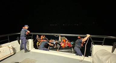 Ayvacık açıklarında Yunan unsurlarınca ölüme terk edilen 36 kaçak göçmen kurtarıldı