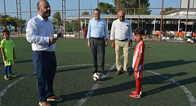 Ayvalık’ta 2023-Cumhuriyet Kupası Başkan Ergin’in Santra Vuruşuyla Başladı