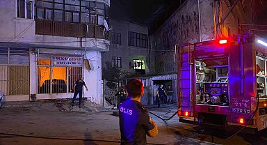 Bahçede başlayan yangın iş yerine ve arabaya sıçradı, mahalleli panik yaşadı