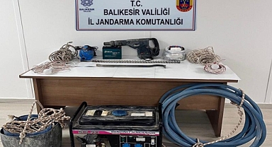 Balıkesir'de define avcıları suçüstü yakalandı