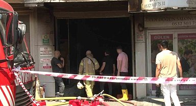 Bayrampaşa'da iş merkezinde çıkan yangın 4 saat sonra tamamen söndürüldü