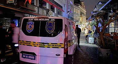 Beşiktaş Çarşı'da kanlı gece: Silahlı saldırıya uğrayan motosikletli ağır yaralandı