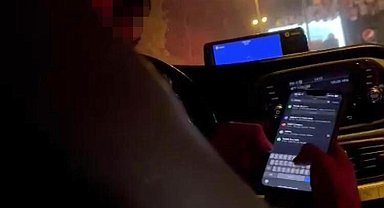 Beşiktaş'ta müşterilerden farklı fiyat isteyen taksici kamerada: Küfürler ederek turisti kovdu