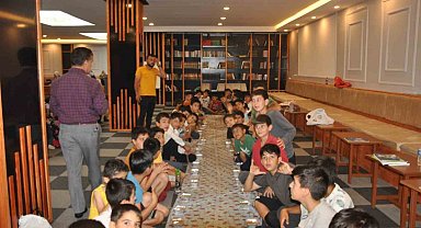 Bulanık'ta Kur'an kursu öğrencilerine aşure