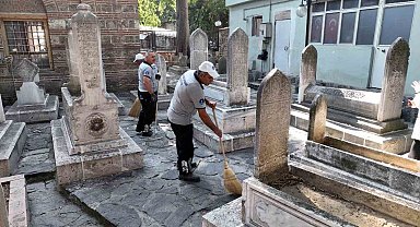 Bursa'da hazireler ecdada yakışır hale getiriliyor