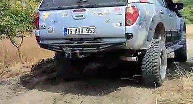 Bursa'da yangına off-road araçlarıyla müdahale