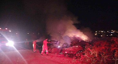 Çay kenarına atılan sera atıkları alev aldı