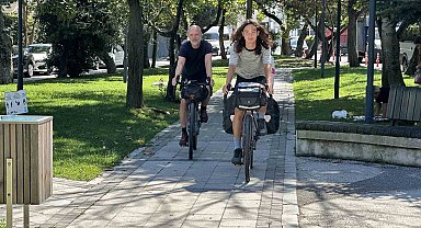 Depremden etkilenenlere yardım için Paris'ten İstanbul'a pedal çevirdiler